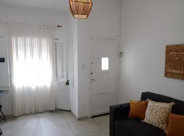 Casa · 110m² · 3 Ambientes · Se Vende Casa 2d. Tu Hogar Renovado C Patio. Escucha Oferta.