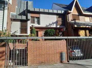 Casa · 199m² · 4 Ambientes · Casa en Venta con Jardín, en Martinez