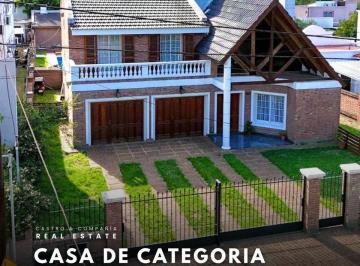 Casa · 379m² · 9 Ambientes · 1 Cochera · Venta Exclusiva Propiedad de 3 Dorm. con Piscina en Costa Azul Norte, Villa Carlos Paz