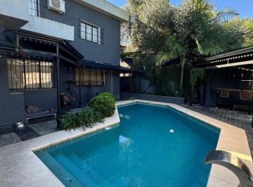 Casa · 150m² · 3 Ambientes · 4 Cocheras · Casa 3 Ambientes con Pileta en Venta en Ituzaingo