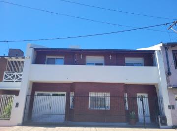 Casa · 300m² · 4 Ambientes · 2 Cocheras · Casa en Venta en Zarate
