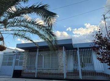 Casa · 224m² · 3 Dormitorios · 3 Cocheras · Inkasa Inmobiliaria - Vende Excelente Casa en Guaymallen
