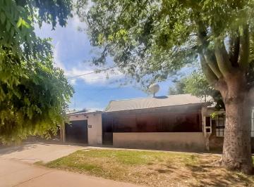 Casa · 140m² · 5 Ambientes · 2 Cocheras · Venta | Permuta - Casa de 3 Dorm. y Cochera - Barrio Acindar, Rosario.