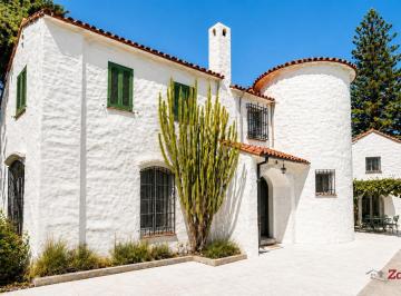 Casa · 490m² · 11 Ambientes · 5 Cocheras · Imponente Casa en Venta 9 Ambientes Centro de San Isidro Lote de 1.000 m Jardín, Pileta, Cocheras