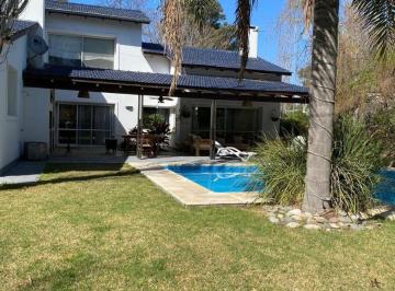 Casa de 7 ambientes, Rosario · Casa con Dependencia de Servicio en Barrio Privado Rosario