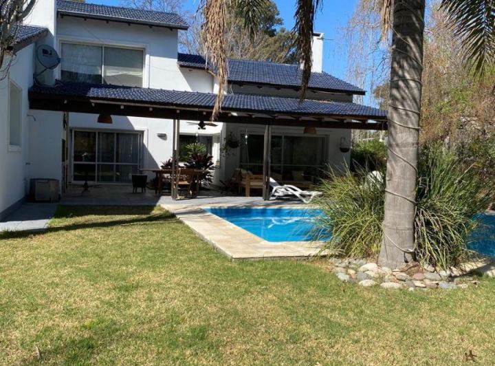 Casa · 480m² · 7 Ambientes · 2 Cocheras