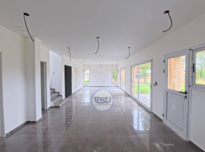Casa · 165m² · 4 Ambientes · 2 Cocheras