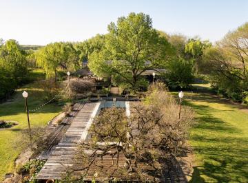 Campo · 300m² · 5 Ambientes · Campo Casco Urbano Lobos, Provincia de Buenos Aires
