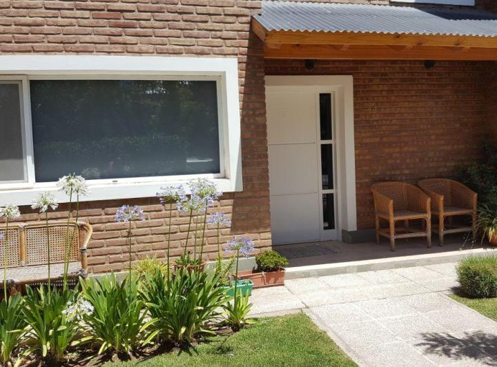 Casa · 250m² · 1 Ambiente · 2 Cocheras