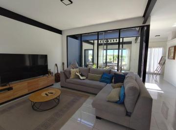 Casa de 4 ambientes, Berazategui · Oportunidad Para Inversor, Casa en Barrio Cerrado 4 Ambientes Pileta