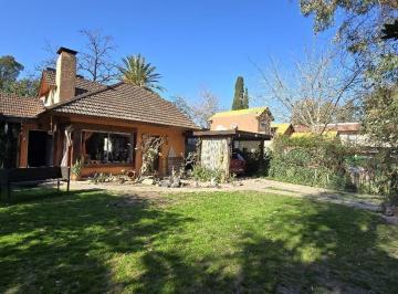 Casa · 160m² · 3 Ambientes · 1 Cochera · Casa en Venta Barrio Los Caracoles Excelente Ubicaciôn