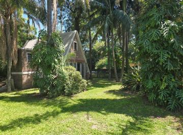Casa de 1 ambiente, Paraná · Quinta en Paraná en Calle Espejo con Variedad de Árboles