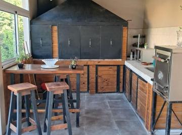 Quinta vacacional · 95m² · 3 Ambientes · Casa Quinta en Venta en Villa Parque Sicardi, La Plata, G. B. a. Zona Sur