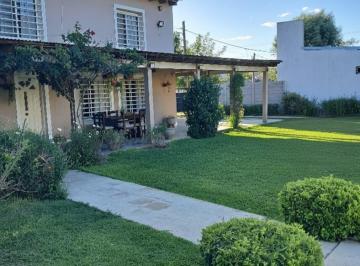 Quinta vacacional · 95m² · 3 Ambientes · Casa Quinta en Venta en Villa Parque Sicardi, La Plata, G. B. a. Zona Sur