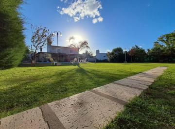 Quinta vacacional · 95m² · 3 Ambientes · Casa Quinta en Venta en Villa Parque Sicardi, La Plata, G. B. a. Zona Sur