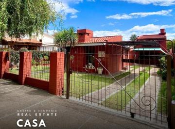 Casa · 250m² · 6 Ambientes · 1 Cochera · Venta de Casa 3 Dorm. y Pileta en Barrio Residencial Santa Rita del Lago - Villa Carlos Paz