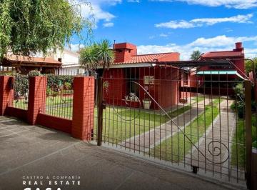 Casa · 250m² · 6 Ambientes · 1 Cochera · Venta de Casa 3 Dorm. y Pileta en Barrio Residencial Santa Rita del Lago - Villa Carlos Paz