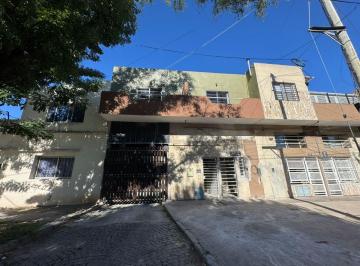 PH de 1 ambiente, Lanús · Departamento Monoambiente en Alquiler PH Al Frente con Balcon