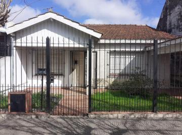 Casa de 3 ambientes, Lomas de Zamora · Casa 3 Ambientes con Cochera y Amplio Lote.