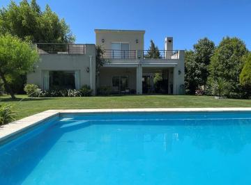 Casa · 240m² · 5 Ambientes · 2 Cocheras · Casa en Venta en El Molino Sur, Haras Santa Maria, Escobar