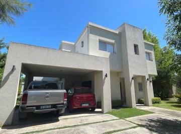 Casa · 240m² · 5 Ambientes · 2 Cocheras · Casa en Venta en El Molino Sur, Haras Santa Maria, Escobar