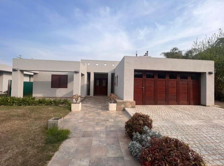 Casa · 370m² · 10 Ambientes · 2 Cocheras