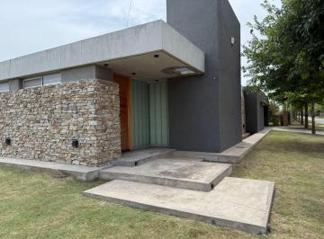 Casa · 198m² · 5 Ambientes · Casa a Estrenar Excelente Calidad Construcctiva
