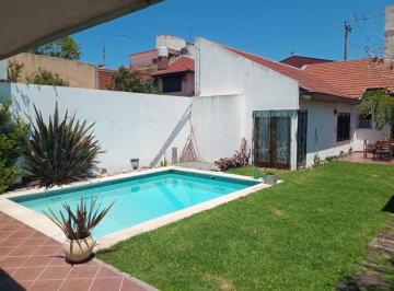 Casa · 253m² · 6 Ambientes · 2 Cocheras · Casa 6 Amb con Parque y Pileta - Chauvin - Apta Credito