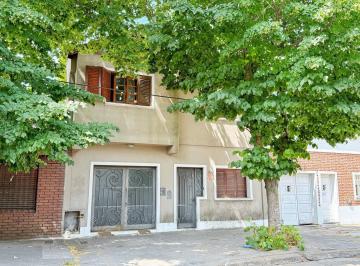 Casa · 107m² · 4 Ambientes · 1 Cochera · Casa en Venta 3 Dorm., Parque y Pileta en La Plata