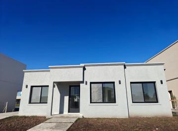 Casa · 161m² · 5 Ambientes · 2 Cocheras · Casa en Venta en Pilar del Este Santa Elisa