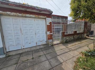 Casa · 90m² · 3 Ambientes · 1 Cochera · En Venta en Palomar Casa 3 Ambientes Al Frente con Garage F: 10846