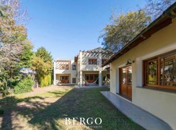 Casa · 426m² · 3 Dormitorios · 2 Cocheras · Venta - Importante Casa 3 Dorm. 4 Baños - Country Jockey Club