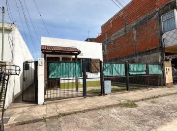 Casa · 130m² · 4 Ambientes · 2 Cocheras · Casa a La Venta en Don Torcuato