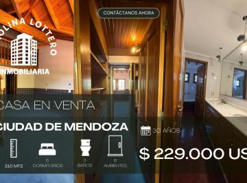 Casa de 8 ambientes, Ciudad de Mendoza · Casa con 5 Dorm. de 310 m² en Venta en Sexta Sección