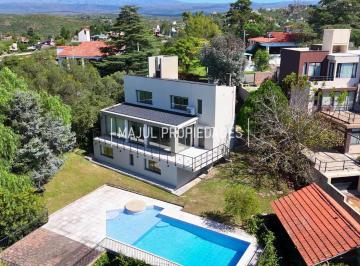 Casa · 250m² · 6 Ambientes · 2 Cocheras · Casa en Villa Santa Cruz del Lago