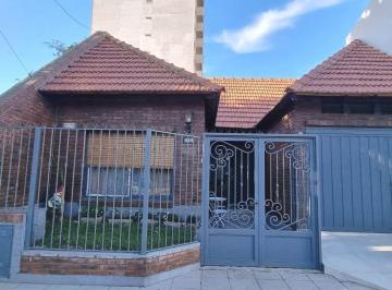 Casa · 89m² · 3 Ambientes · 1 Cochera · Casa en Lanús Oeste
