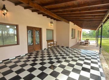 Casa · 310m² · 10 Ambientes · Casa en Venta en Carlos Keen, Chacras de San Andres