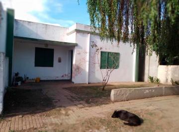 Casa · 85m² · 4 Ambientes · 1 Cochera · Casa en Venta - 3 Dorm. 1 Baño 1 Cochera - 500 m² - Brandsen