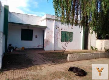 Casa · 85m² · 4 Ambientes · 1 Cochera · Casa en Venta - 3 Dorm. 1 Baño 1 Cochera - 500 m² - Brandsen