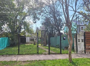 Casa · 75m² · 3 Ambientes · 2 Cocheras · Venta Casa de 3 Ambientes con Jardín en Burzaco - Lote Propio