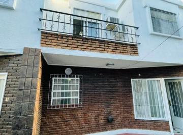 Casa · 70m² · 3 Ambientes · 1 Cochera · Casa Dúplex en Venta en Castelar, Morón, G. B. a. Zona Oeste