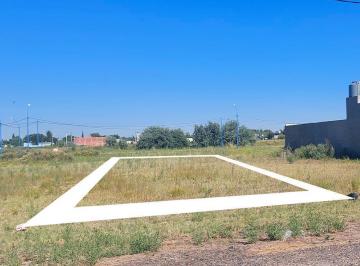 Terreno · 300m² · Terreno en General Roca con Todos Los Servicios