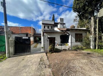 Casa · 156m² · 3 Ambientes · 3 Cocheras · Casa en Venta - 2 Dorm. 1 Baño - La Plata