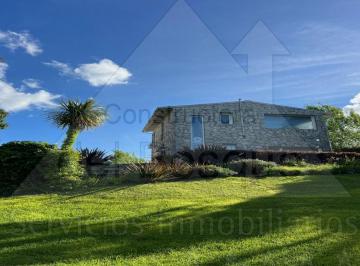 Casa de 3 ambientes, Cariló · Casa de Estilo Moderno en Dos Plantas con Vista Al Bosque (Cod - 176)