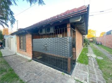 Casa · 70m² · 2 Dormitorios · 1 Cochera · PH de 3 Ambientes, Castelar Norte