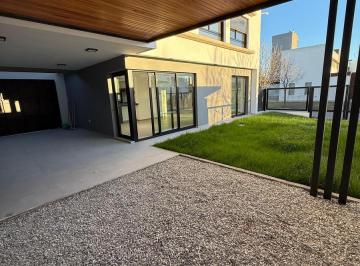 Casa · 165m² · 5 Ambientes · 2 Cocheras · Duplex en Venta Greenville 2 Esquina