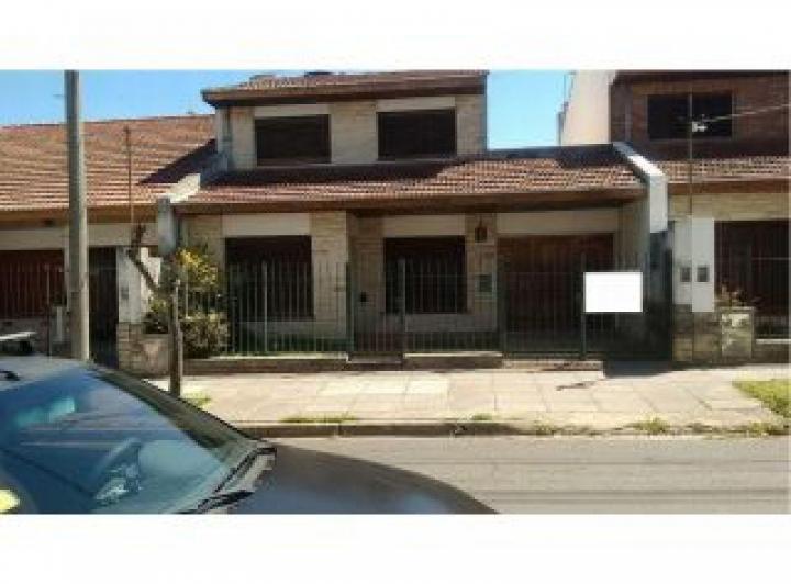 Casa · 160m² · 4 Ambientes · 1 Cochera
