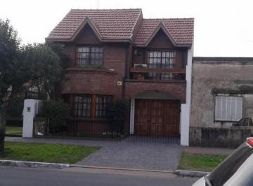 Casa · 176m² · 4 Ambientes · Casa en Venta - 3 Dorm. 3 Baños - Quilmes