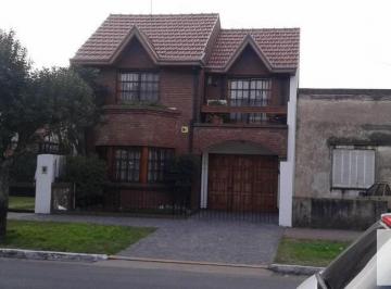 Casa · 176m² · 4 Ambientes · Casa en Venta - 3 Dorm. 3 Baños - Quilmes