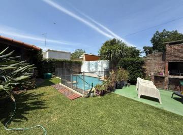 Casa · 220m² · 7 Ambientes · 1 Cochera · Casa en Venta 4 Dorm., Pileta La Loma. La Plata.
